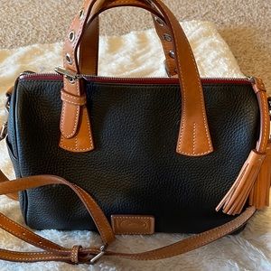 Dooney and Bourke purse. Shoulder strap. Paid 500 for it. Perfect condition.